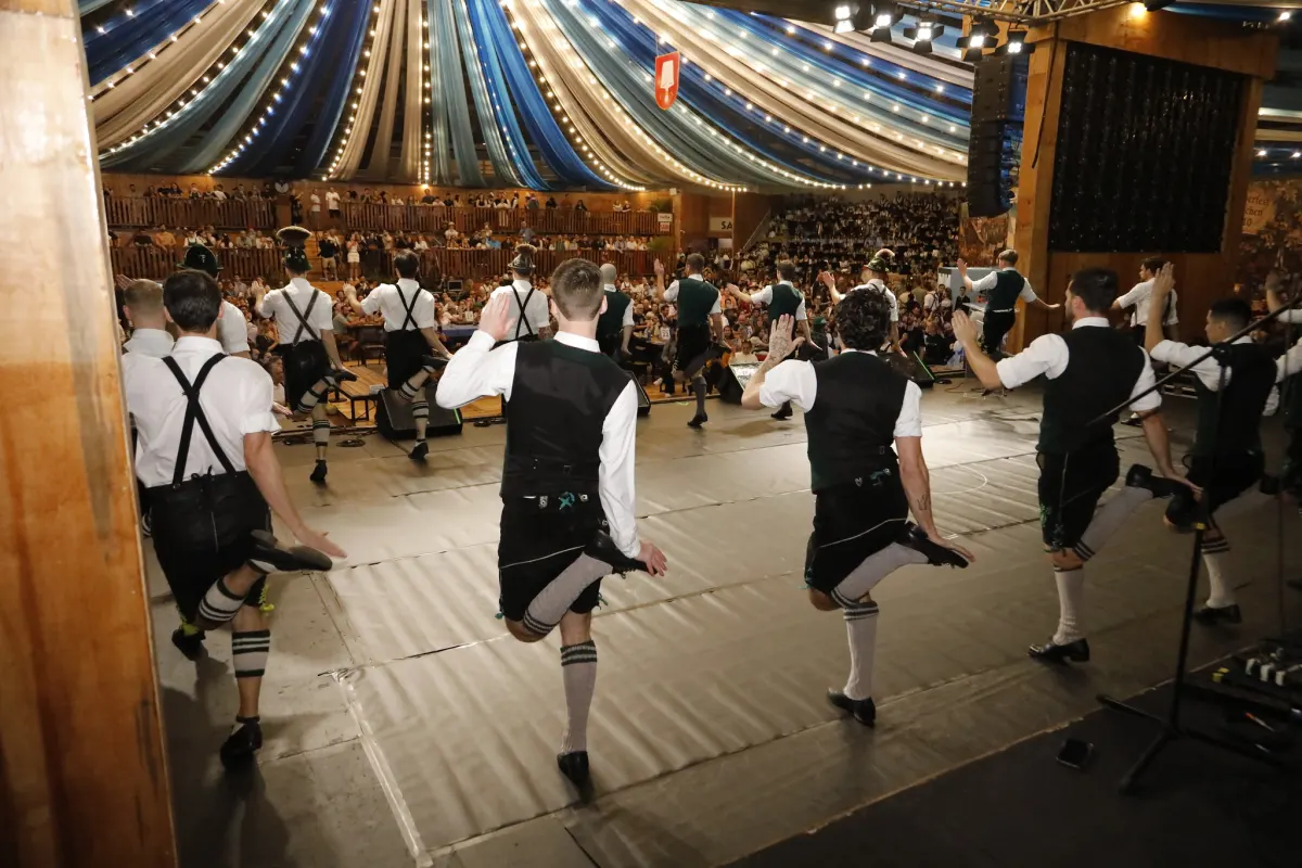 Oktoberfest Blumenau: Cultura Germânica em Alta com Festival de Danças no Galegão