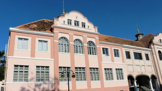 Prédio histórico da antiga Prefeitura de Blumenau conquista AVCB após projeto de adequação
