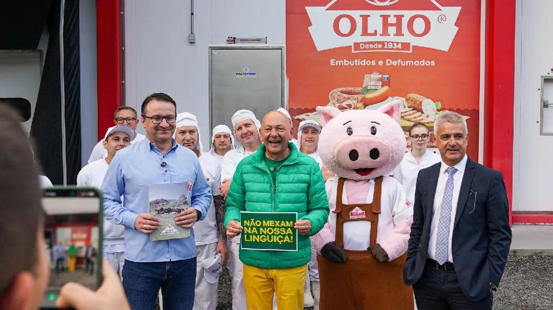Linguiça Blumenau: Luciano Hang defende receita tradicional em fábrica centenária