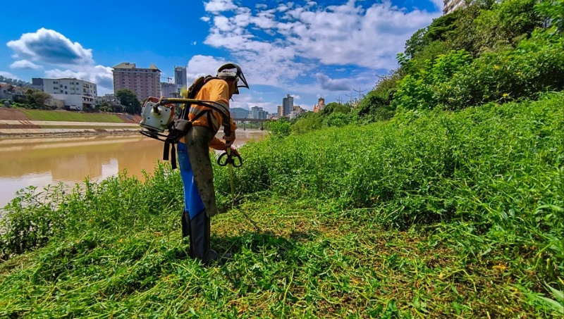 Prefeitura de Blumenau assina contrato emergencial por R$ 8,5 milhões para limpeza e roçada
